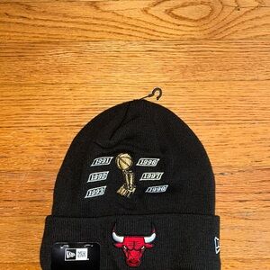 New Era Black Chicago Bulls Beanie